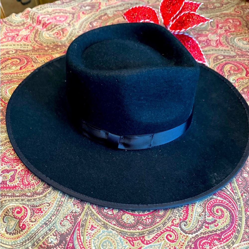 NWT Carly Jean Fedora